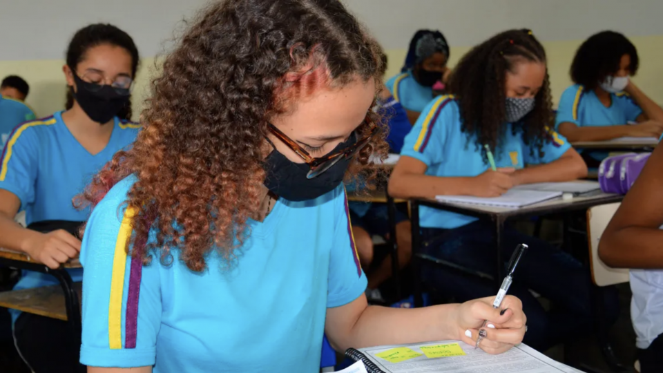 “Mudanças no Ensino Médio podem representar diluição na aprendizagem e no ensino”, Ocimar Alavarse no Jornal da USP