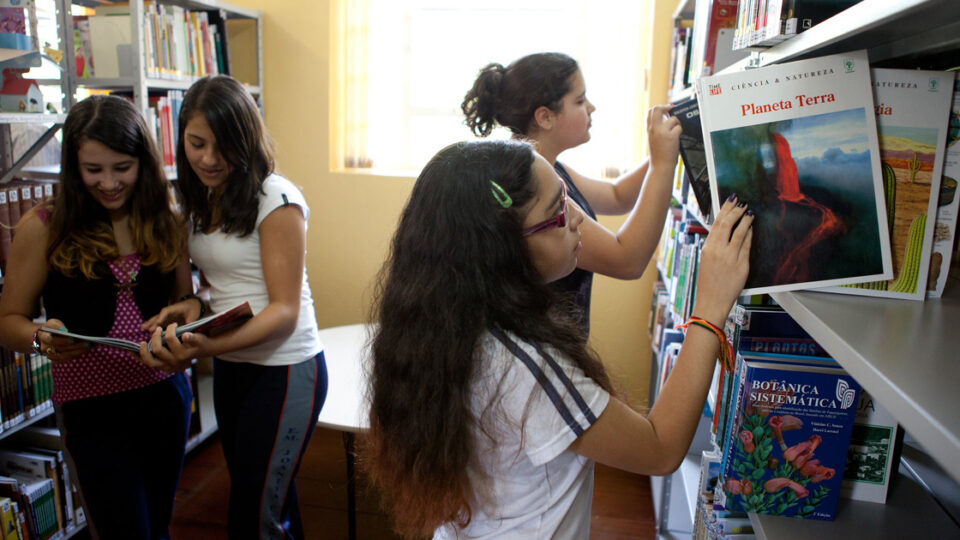 “Caminhos e descaminhos da Educação no Brasil”, com participação da Profa. Carlota Boto, da FEUSP, no Jornal da USP