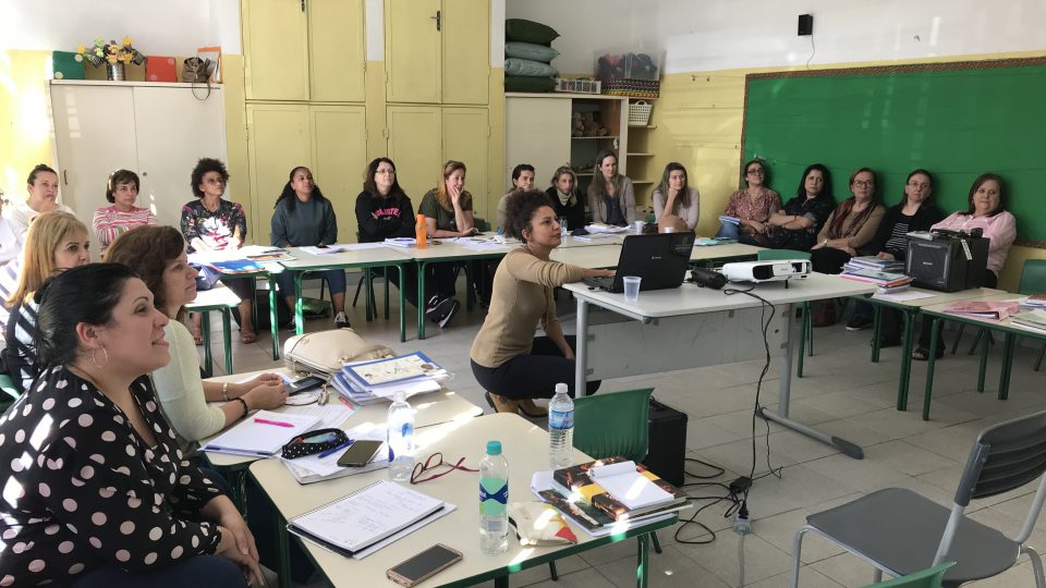 EMEI Santos Dumont recebe a pesquisadora Luana Robles em seu planejamento para formação sobre educação e cultura indígena