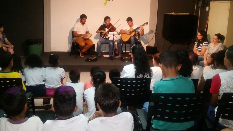 Projeto Música na Escola: colaboração entre ECA e FEUSP leva apresentações musicais a estudantes de escolas públicas