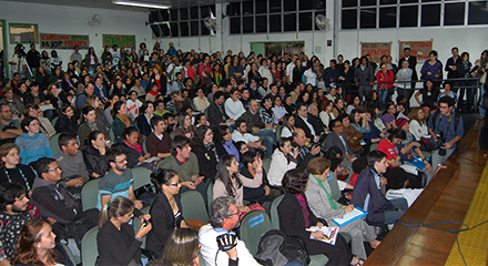 Público em evento no Auditório da Escola de Aplicacão
